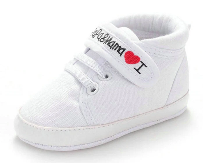 Chaussures bébé et enfant en bas âge à semelles souples. Idéales pour les premiers pas, confortables et favorisant le développement. — photo 1