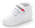 Chaussures bébé et enfant en bas âge à semelles souples. Idéales pour les premiers pas, confortables et favorisant le développement. — photo 1
