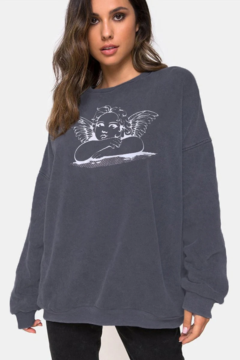 Blusa Retro Redonda Solta com Estampa de Anjo Manga Longa. Conforto e estilo para o seu dia a dia. Perfeita para um visual charmoso e moderno. — foto 3