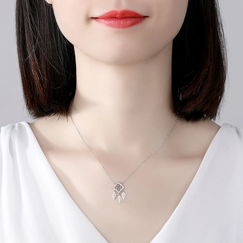 Colar Curto de Prata S925 com Pingente de Borla e Filtro dos Sonhos. Joia feminina elegante, ideal para presentear e usar. — foto 6