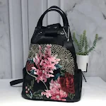 Mochila Mensageiro Portátil Cheongsam com Bordado, Leve Seus Pertences com Elegância e Praticidade, Design Sofisticado e Perfeito para o Dia a Dia. — foto 6