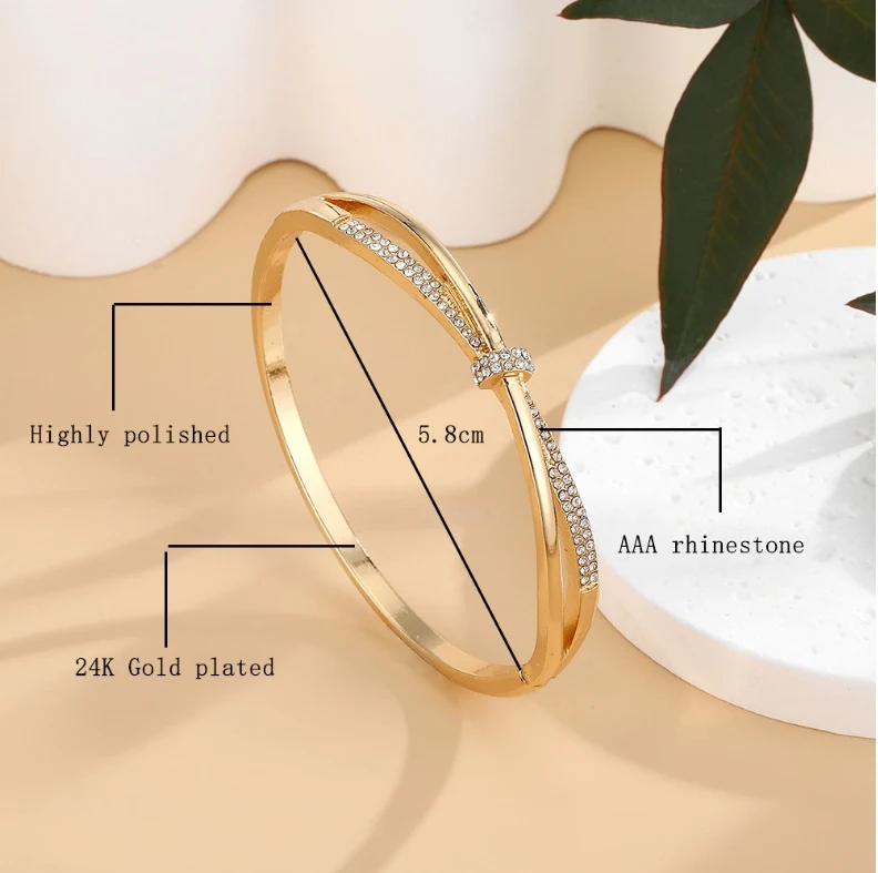 Title 1, Pulseira simples com design especial