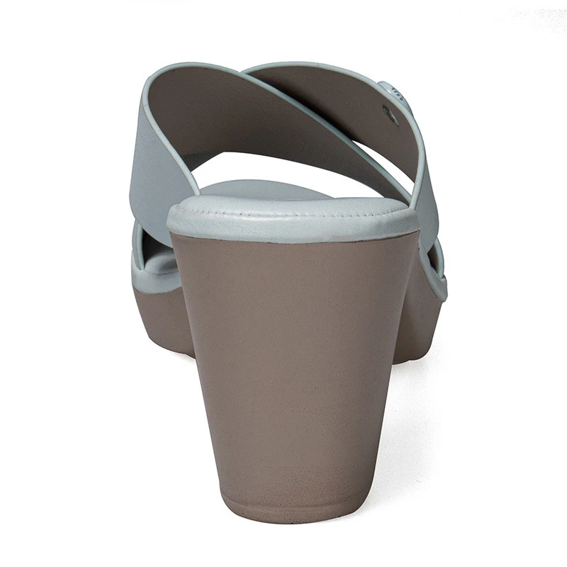 Title 5, Sandali con tacco spesso Amazon Fashion. Tacchi...