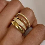 Conjunto de Anel Quatro Peças e Pulseira Simples Jóias Minimalistas para Mulheres Uso Diário e Presente Elegante — foto 1