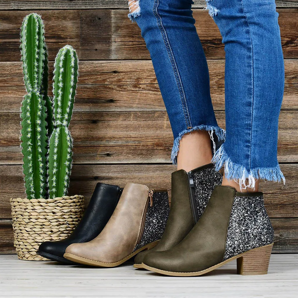 Botas femininas de salto alto e grosso, com paetês, bico quadrado e zíper lateral. Elegância e brilho nos seus looks. — foto 1
