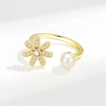 Anel feminino com flor de pérola e zircônia micro incrustada, design elegante e delicado, perfeito para realçar sua beleza. — foto 7