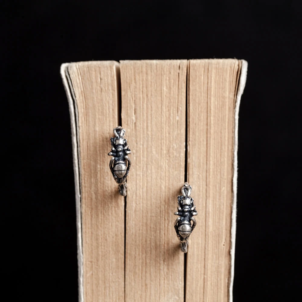 Brincos de Studs em Prata de Lei S925. Elegância e durabilidade para o dia a dia. Leves e hipoalergênicos, um acessório perfeito para você. — foto 7