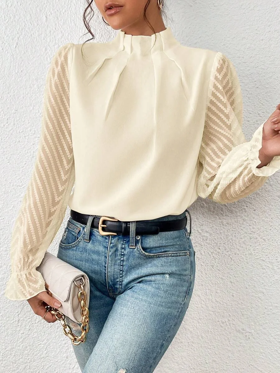 Top da donna con mezza dolcevita in chiffon ondulato, maniche lunghe, cuciture. Un capo elegante e versatile per ogni guardaroba. — foto 5