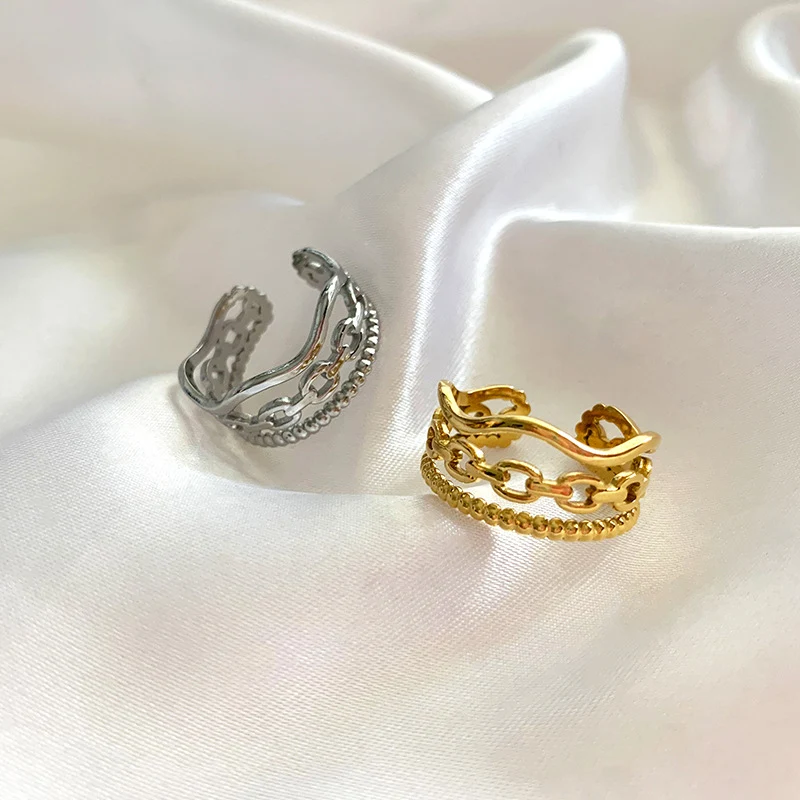 Eenvoudige ring van titanium staal met 18K goud, golvende ronde kralen met drie lagen, voor een unieke en stijlvolle look. — foto 4