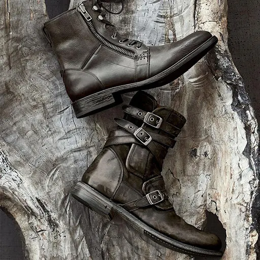 Title 5, Mens casual short boots with a round toe, belt...