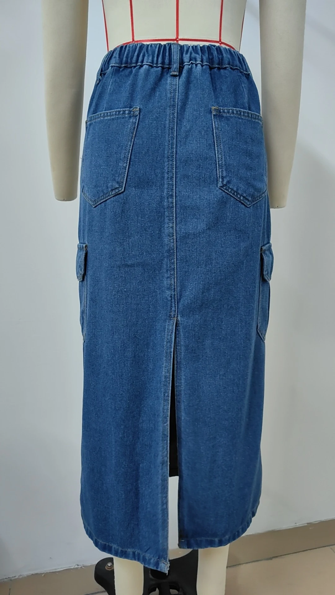 Saia jeans lavada com suspensórios, estilo europeu e americano de verão. Perfeita para um visual despojado e confortável. — foto 15