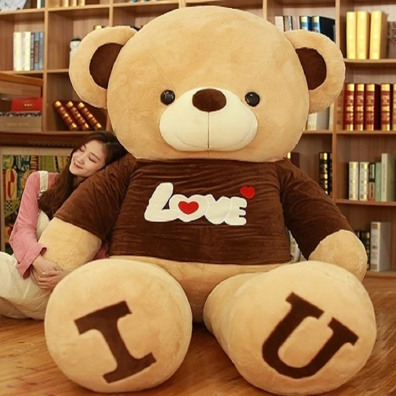 Title 8, Urso de pelúcia travesseiro com coração Present...