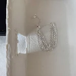 Anel de pérolas com corrente multicamadas Niche para mulheres. Adicione um toque de sofisticação e estilo único ao seu visual diário. — foto 6