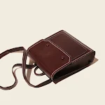 Bolsa de ombro feminina em couro bovino encerado, elegante e durável, ideal para uso diário. Design moderno e espaçoso para suas necessidades. — foto 3