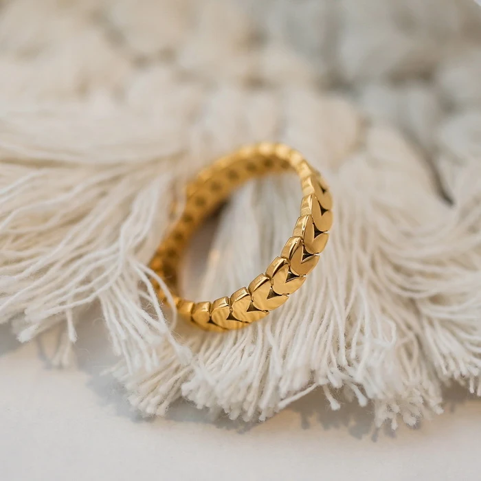 Anel Feminino Vintage Folhas, Aço Titânio Banhado a Ouro 18K, Elegância Atemporal e Durabilidade, Joia Perfeita. — foto 9