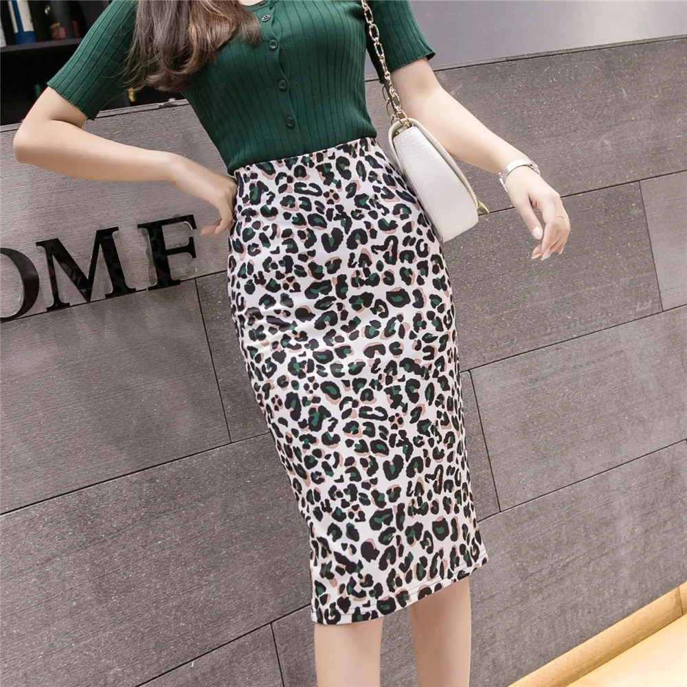 Saia lápis midi com fenda para mulheres, modelo cintura alta e corte que valoriza o quadril. Perfeita para um visual sofisticado e moderno. — foto 4