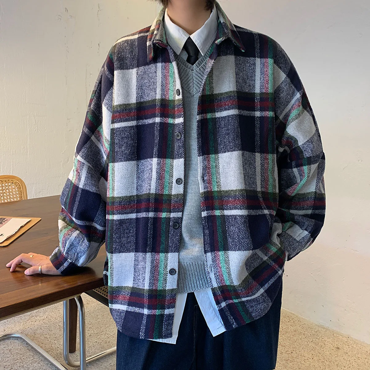 Camisa xadrez de outono masculina estilo Hong Kong, ideal para o clima fresco, confortável e estilosa, perfeita para um visual casual e elegante. — foto 3