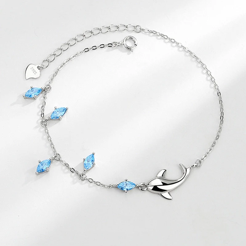 Pulseira de amor com golfinhos em prata esterlina. Demonstre seu carinho com esta elegante pulseira, um presente perfeito para qualquer ocasião especial. — foto 4