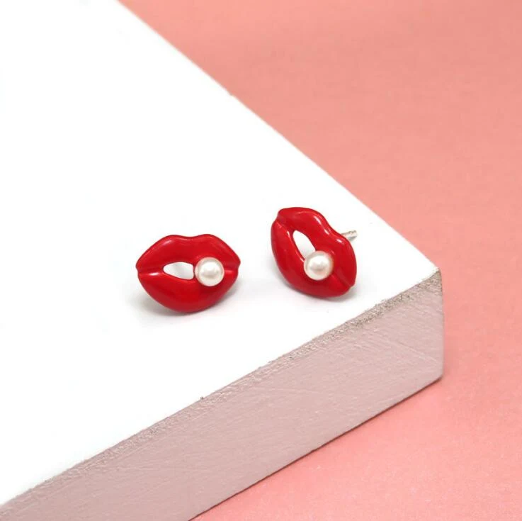 Colar curto de veludo Coração Vazado. Adicione um toque romântico ao seu visual. Ideal para um visual elegante e sofisticado, perfeito para qualquer evento. — foto 1
