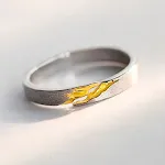 Anel de personalidade simples em prata de lei. Uma joia elegante e discreta, perfeita para adicionar um toque de individualidade ao seu visual. — foto 4