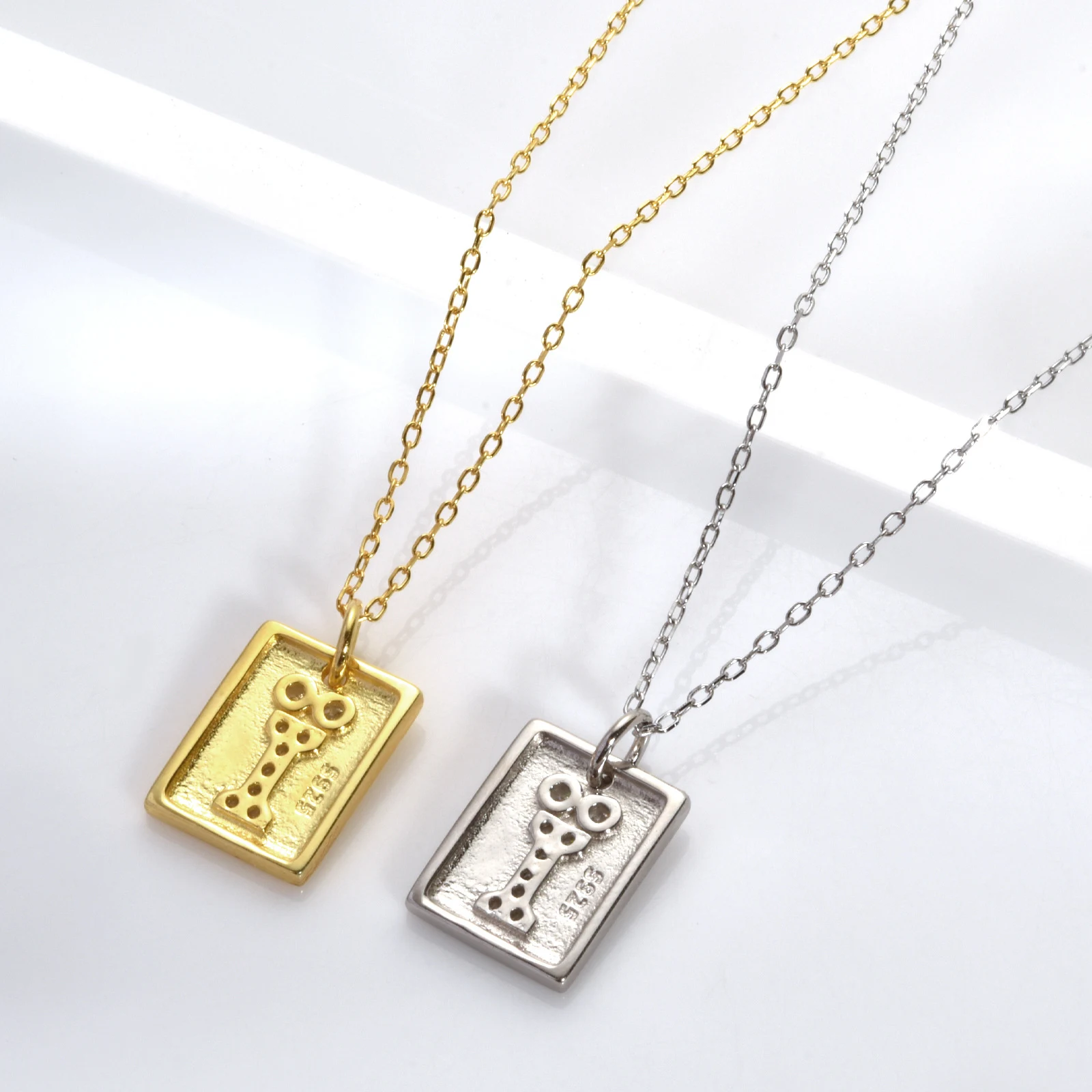 Colar Retrô Simples e Versátil para Moda Feminina, acessório atemporal que complementa qualquer estilo. Elegância e praticidade em uma peça. — foto 7