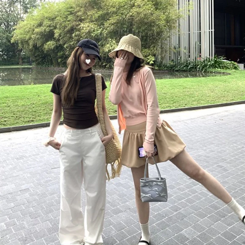 Bolsa Quadrada Prata com Laço para Mulher Moda Simples. Compacta e charmosa, perfeita para complementar seu look com um toque de sofisticação. — foto 2