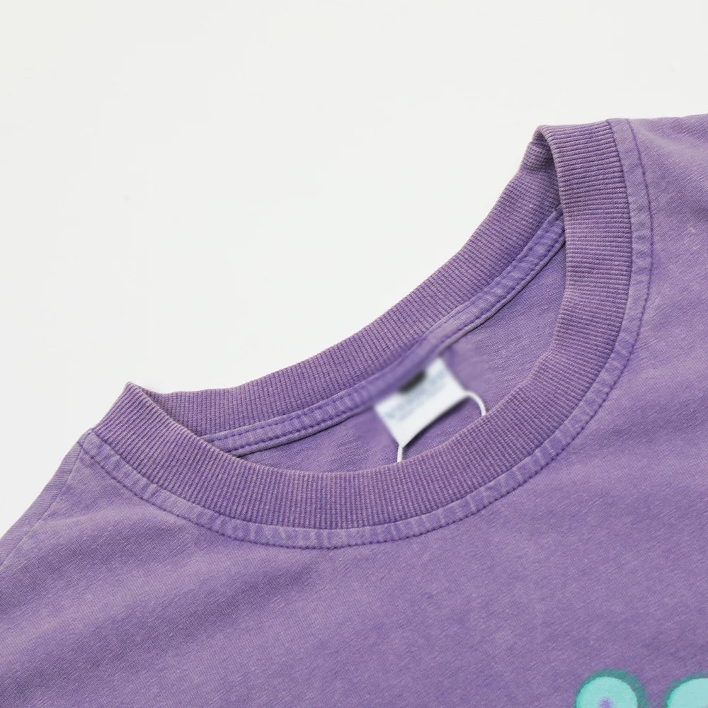 Camiseta solta de manga curta com estampa de letras, ideal para looks casuais de verão, oferecendo conforto e estilo. — foto 5