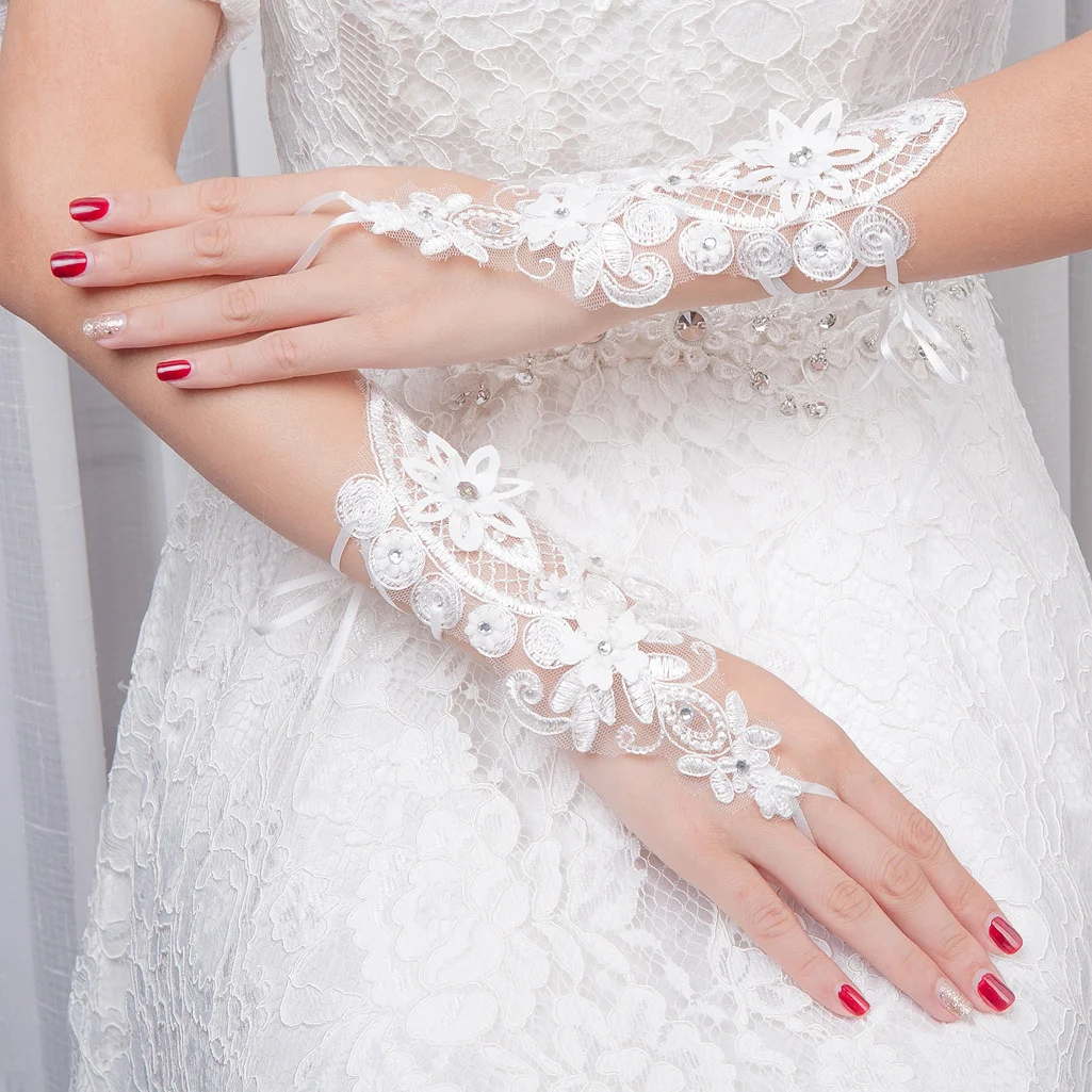Luvas de noiva e acessórios de renda para casamento. Complete seu visual com elegância. Detalhes delicados para um dia inesquecível. Compre já! — foto 9