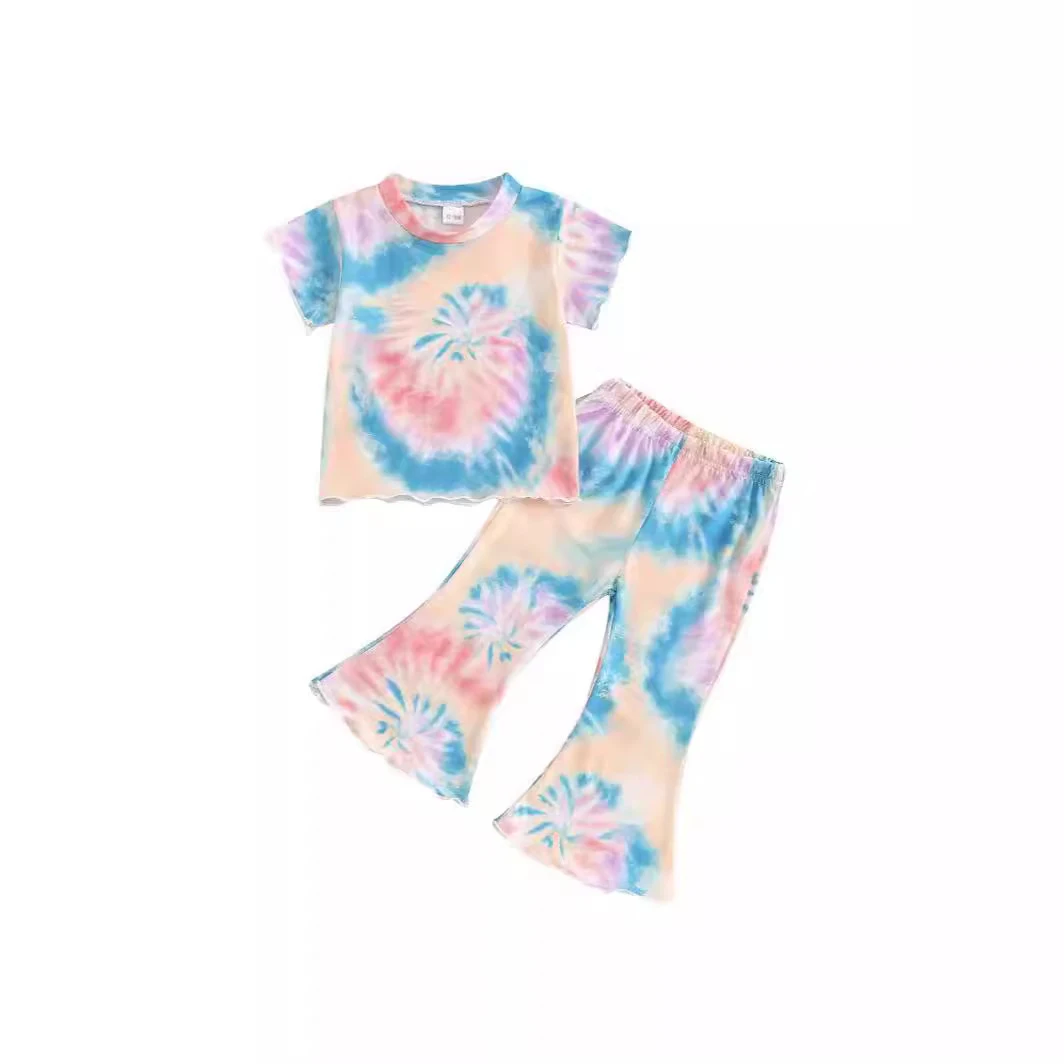 Conjunto Tie-dye Peplum Top e Calças Boca de Sino para Meninas. Conforto e estilo para brincar e se divertir com um visual moderno. — foto 15
