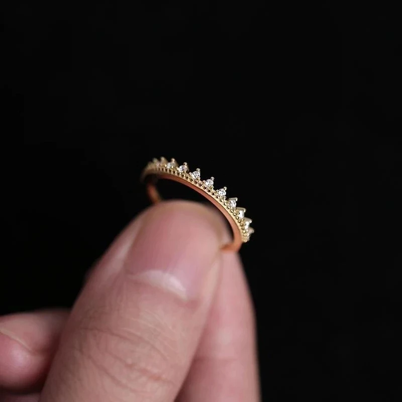 Anel Coroa Banhado a Ouro em Prata 925 — Jóia Feminina Elegante — Presente Ideal — Sofisticação e Charme no Seu Dedo. — foto 4
