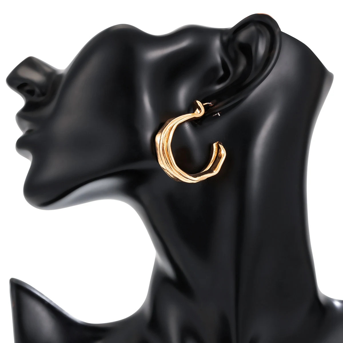 Brincos de argola meia lua Niche Design simples, perfeitos para um visual minimalista e moderno, fáceis de usar. — foto 3
