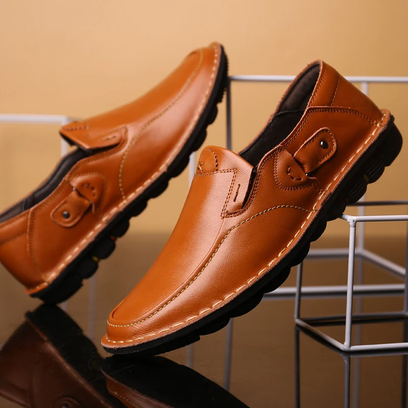 Neue Herren Leder Schuhe. Elegante Business Lederschuhe für Herbst, ideal als Geschenk für den Vater. Bequeme Herrenschuhe im Großhandel erhältlich. — foto 3