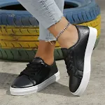 Sapatos baixos vazados com tiras, ideais para o verão. Conforto, estilo e frescor em cada passo, perfeitos para um visual leve e arejado. — foto 18