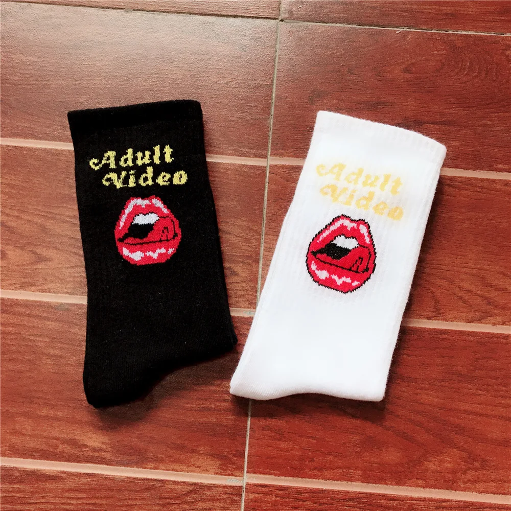 Meias longas de hip hop INS da moda, estilo street, para casais. Design europeu e americano de skate com letras, femininas e masculinas. — foto 1