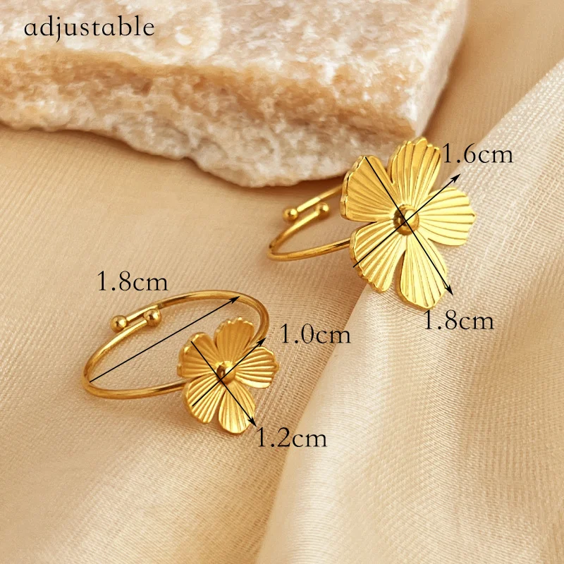 Anel Vintage de Aço Inoxidável com Flores Banhadas a Ouro 18K, Design Floral Sofisticado e Durabilidade para o Dia a Dia — foto 3