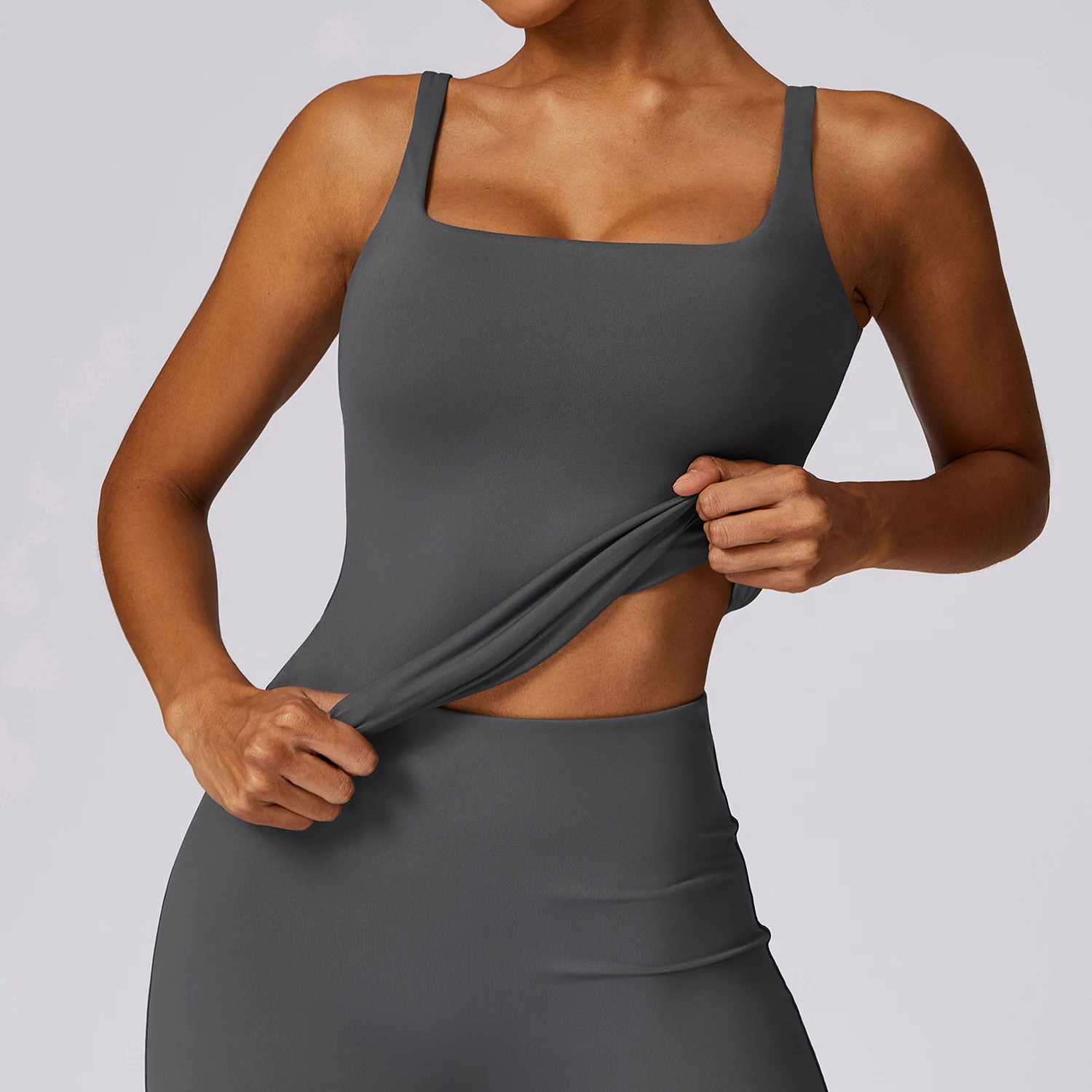 Top de running transpirable y versátil para exteriores, ideal para cualquier actividad. Disfruta de comodidad y rendimiento en tus carreras. — foto 11