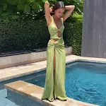 Mouwloze damesjurk met halternek, hoge taille en open rug, ideaal voor een stijlvolle en luchtige look tijdens warme dagen. — foto 4