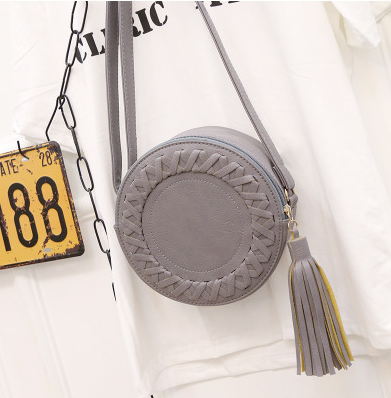 New Korean style trend tassel small round bag, fashionable creative shoulder crossbody small purse for everyday use. — photo 6