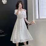 Vestido Camisola Ombro a Ombro Estampado com Cintura Marcada. Perfeito para um visual elegante e fresco em diversas ocasiões. — foto 3