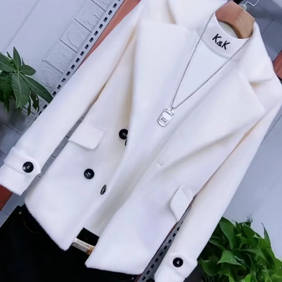 Men's Mid-length Trench Coat in Imitation Mink Fleece, offering warmth and style. A comfortable and fashionable outerwea — photo 5