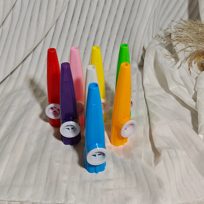 Plastic Kazoo Percussion Instrument for Children. Easy to play musical accompaniment, perfect for kids to explore music — photo 7