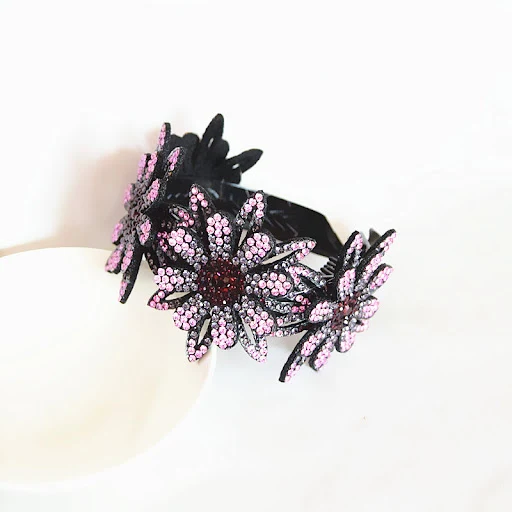Title 5, Elástico de cabelo com placa de flor de strass....