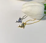 Colar com pingente especial Dolphin Fashion. Expresse seu amor por golfinhos com este acessório elegante e fashion, ideal para qualquer ocasião. — foto 2