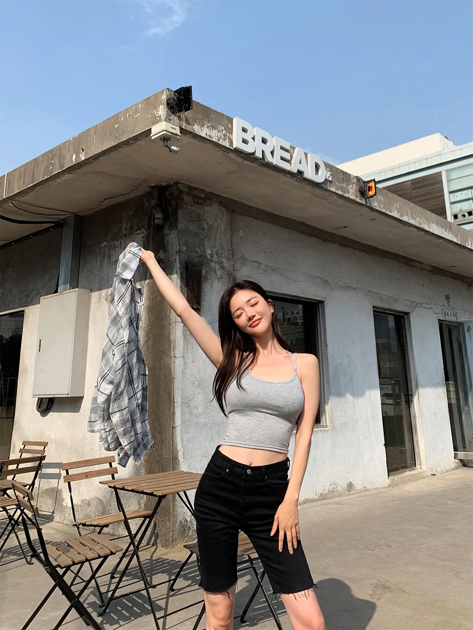 Siyah yüksek bel slim jean pantolon, rahatlık ve şıklıkla siluetini belirginleştir, her duruma uygun, hemen satın al! — Fotoğraf 19