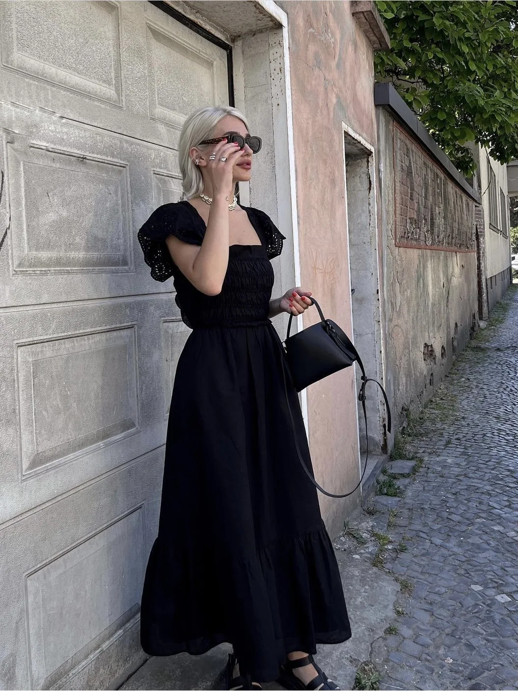 Vestido Romântico Francês Preto com Design nas Costas Elegância Feminina Sofisticada Perfeito para Ocasiões Especiais Conforto e Estilo para Mulheres — foto 3