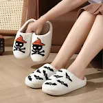 Chinelos de caveira e rosa para mulheres, quentes e aconchegantes, ideais para o inverno e uso doméstico. Desfrute do conforto no quarto. — foto 7