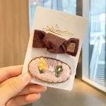 Presilha de Laço Floral Pequeno em Tecido, Lã e Bordado, um acessório charmoso para cabelos, perfeito para um toque delicado. — foto 7