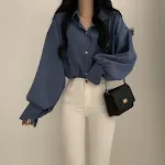 Camiseta feminina de manga longa em cor sólida, simples e elegante. Perfeita para o dia a dia, confortável e fácil de combinar com diversas roupas. — foto 8