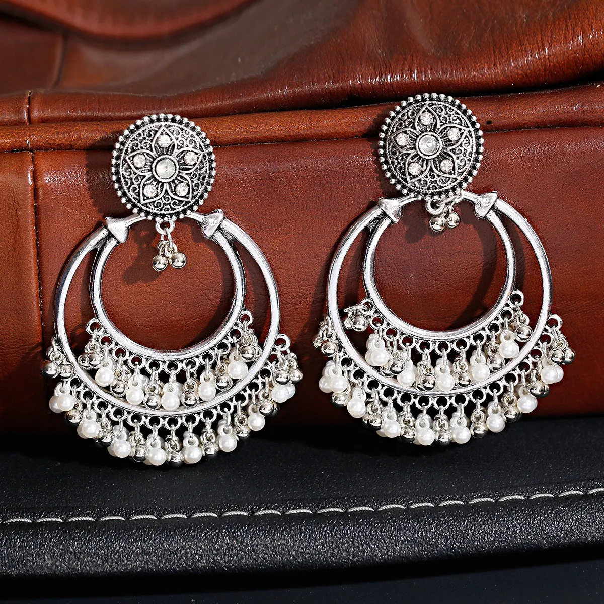 Pendientes étnicos bohemios con cuentas pequeñas en forma de arroz, elegantes y con personalidad, perfectos para complementar tu look. — foto 3