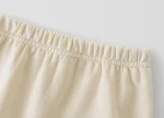 Completo due pezzi di pantaloni harem per neonati e bambini piccoli. Comodi e alla moda per i più piccoli. Perfetti per giocare. — foto 8